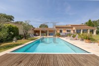 Villa L'Isle-sur-la-Sorgue #017035 Boschi Prestige