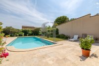 Villa L'Isle-sur-la-Sorgue #017035 Boschi Prestige