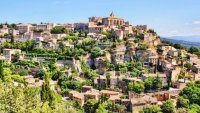 Entre villages perchés, nature préservée et art de vivre provençal